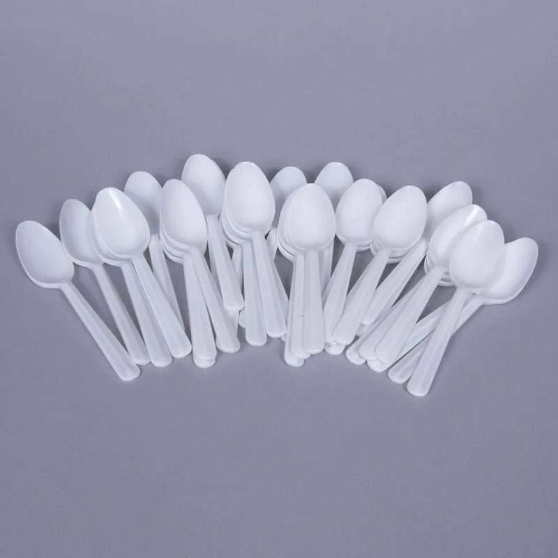 Plastic na kutsara